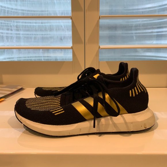 ADIDAS ATHLETIC SHOE BRAND NEW!!! - Picture 1 of 4